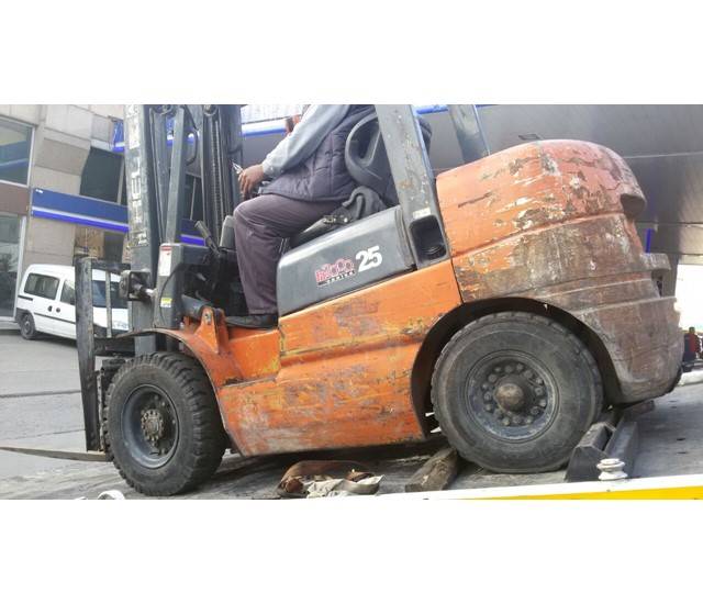 Forklift 3